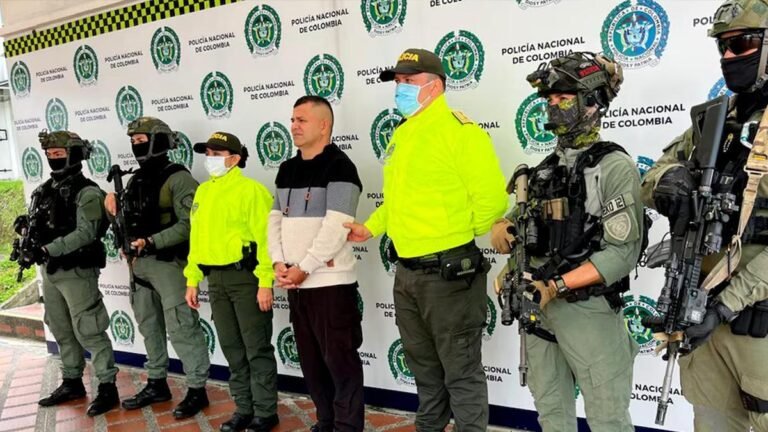 ¿Petro frenó extradición de alias ‘Muñeca’ para proteger diálogos de paz total?