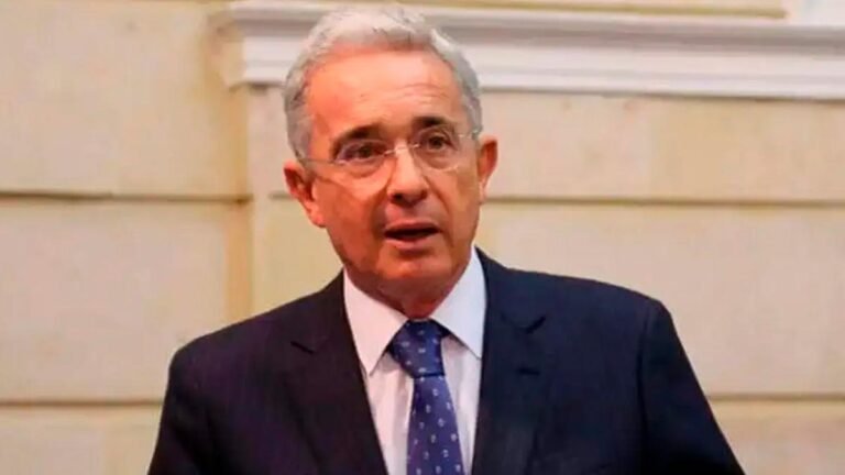 Álvaro Uribe alerta sobre uso político de subsidios, presiones y bonos en vísperas de elecciones