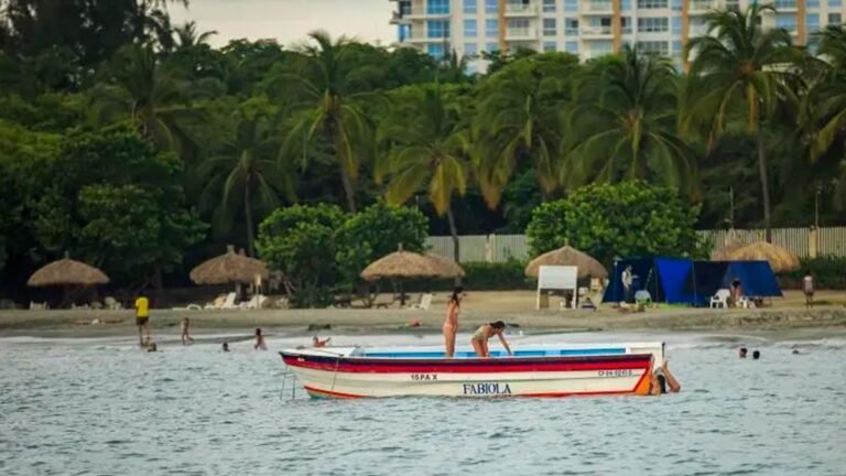 Procuraduría pide evaluar la calidad del agua en 7 playas de Santa Marta tras denuncias por afectaciones en la piel