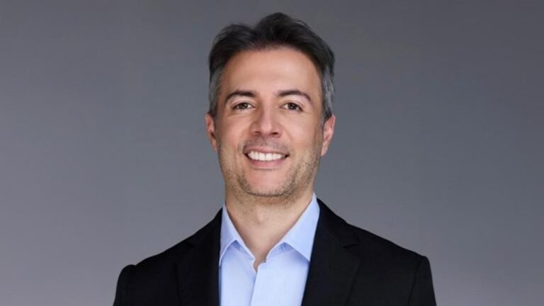 Daniel Quintero promete cerrar notarías, cámaras de comercio y eliminar fotomultas; si llega a la Presidencia