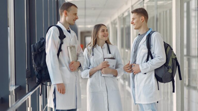 Estudiantes de medicina también se verán favorecidos por la reforma laboral