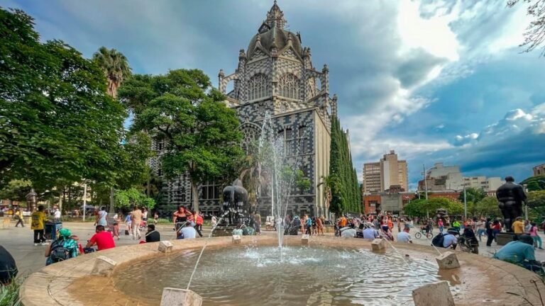 ¡Renacen las fuentes de Plaza Botero! Medellín recupera un ícono cultural del Centro