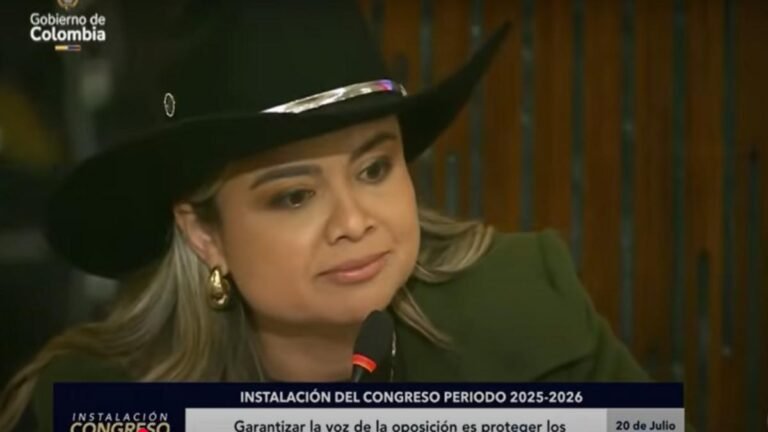 “Le faltó cambiarse el color de piel para ser negro” Garrido a Petro