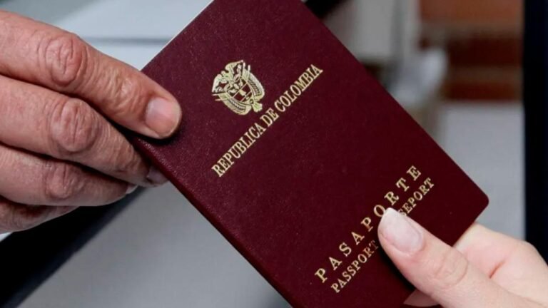 Gobierno planea cobrar pasaportes en euros y estarían en manos de Portugal
