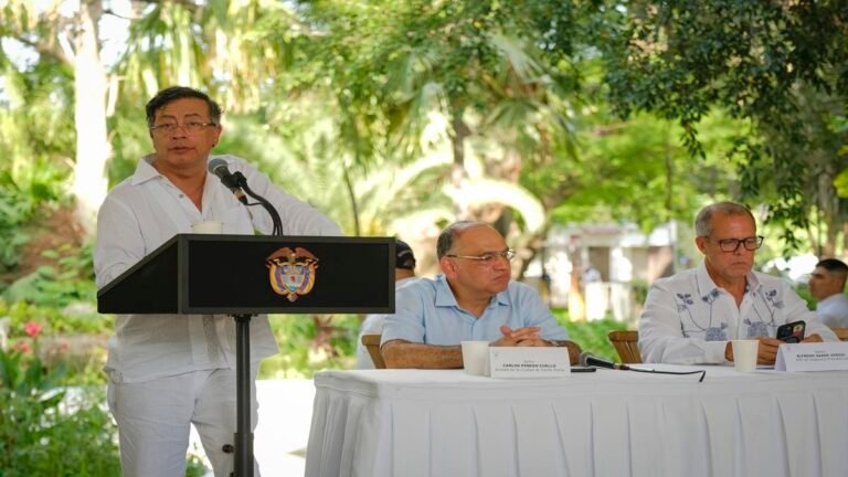 Petro invita a Uribe la JEP