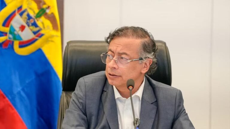 Petro apunta al Grupo Keralty por desfalco en salud y promete acciones internacionales
