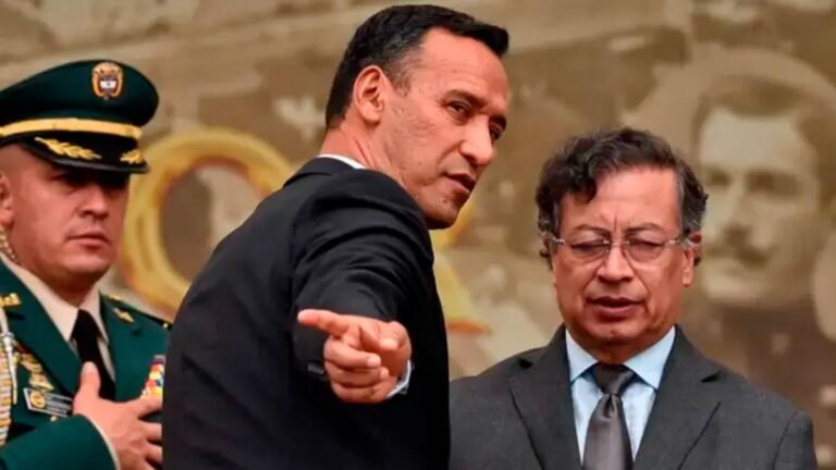 MinDefensa alerta por posible atentado contra Petro y cuestiona falta de capturas