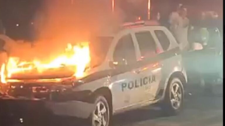 Atentado en Popayán. Cuatro policías heridos.