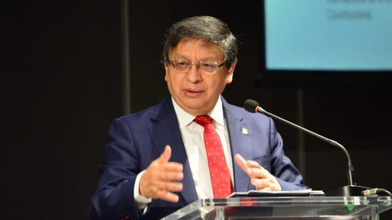 Corte Constitucional desmiente mensaje viral contra Petro: Es falso y no proviene del magistrado Jorge Enrique Ibáñez