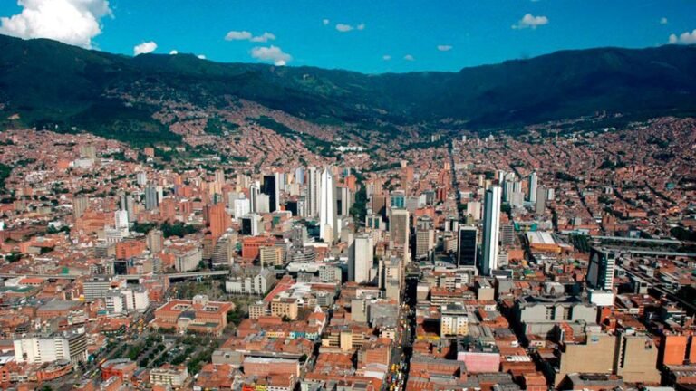 Empleo en el Valle de Aburrá creció 24 % en cuatro años: el 68 % son asalariados