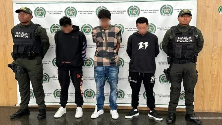 Capturan a tres hombres por secuestrar y extorsionar a domiciliario en Medellín