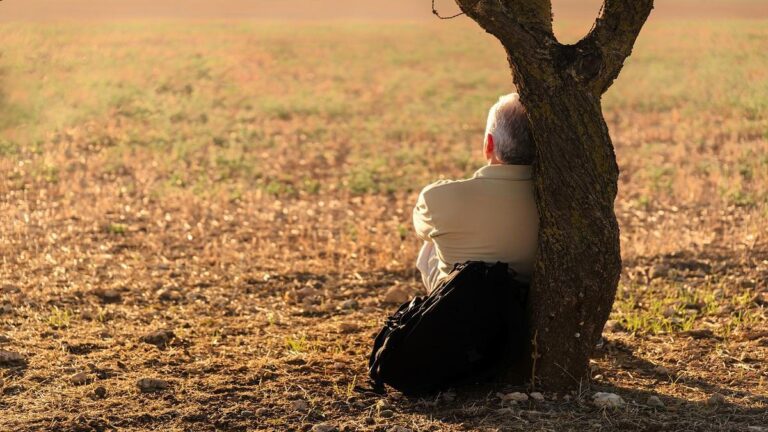 La soledad extrema multiplica riesgos para la salud mental y física en EE. UU.