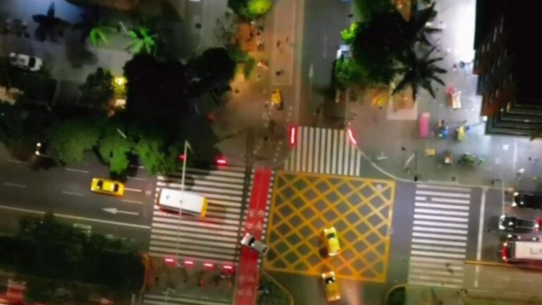 Centro de Medellín estrena red semafórica con tecnología renovada y más seguridad vial