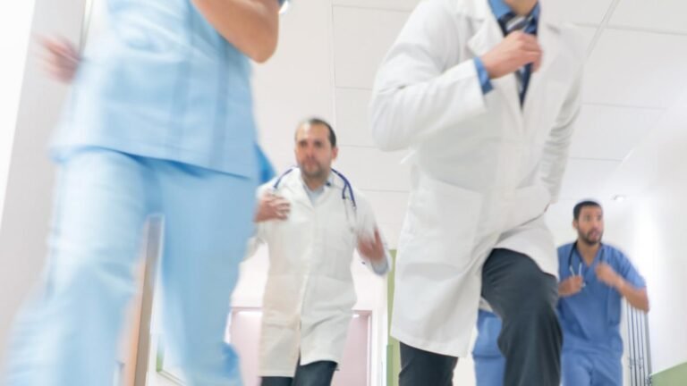 Bello refuerza plan de atención en salud tras cierre de urgencias en la Clínica del Norte
