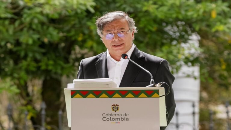 Petro. “El cartel de los soles no existe”