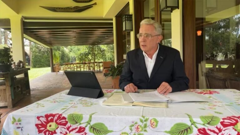 Prisión domiciliaria para Álvaro Uribe: detalles del fallo que marca la historia política de Colombia