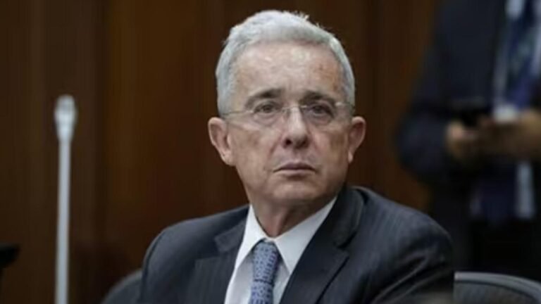 ¿Por qué condenaron a Álvaro Uribe? El extenso fallo de 1.114 páginas que lo llevaron a prisión domiciliaria