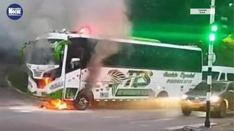 Un conductor resultó lesionado cuando el bus que manejaba ardió en llamas en EL Poblado