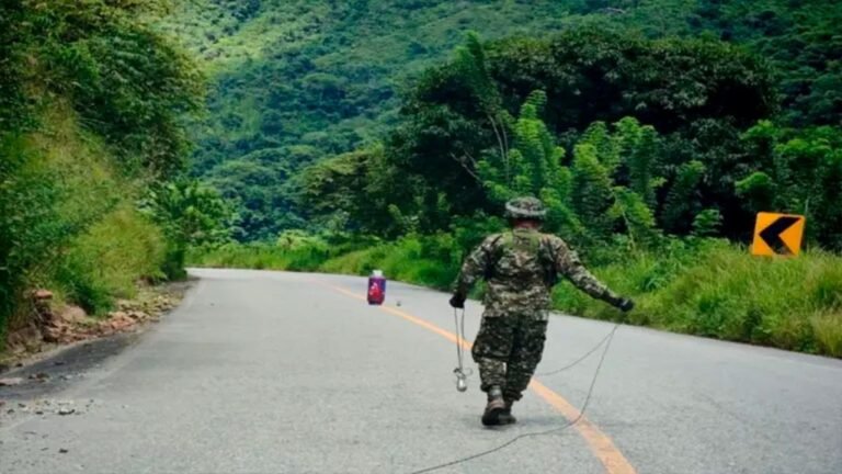 Terror en el norte de Antioquia: instalan cilindro bomba en la vía a Ituango