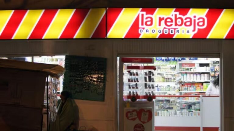 SAE entrega al Gobierno la administración de Drogas La Rebaja, histórica cadena farmacéutica intervenida por vínculos con el narcotráfico