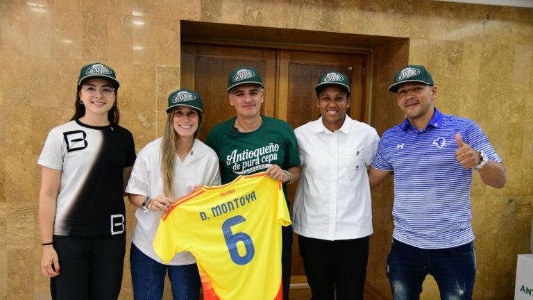 Reconocimiento con escudo departamental a las figuras antioqueñas de la Selección Colombia