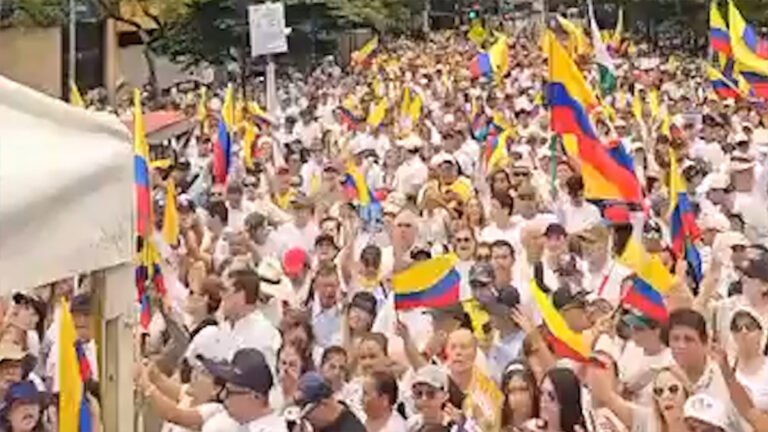 Sin comentarios. Apoteósica marcha en Medellín a favor de Álvaro Uribe