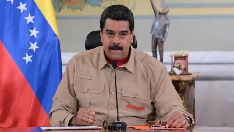 Maduro prohíbe drones en medio de la tensión militar con EE. UU. y moviliza 4,5 millones de milicianos