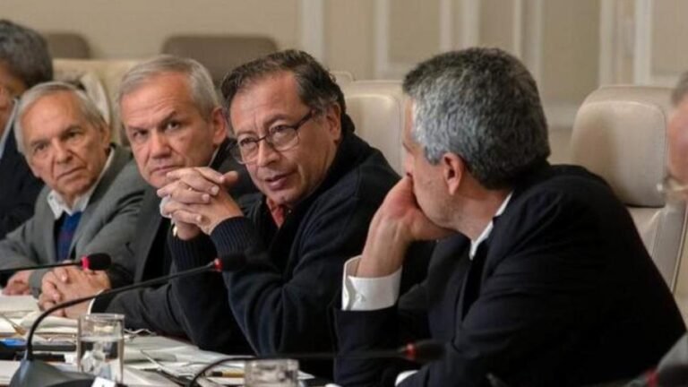 Petro fue alertado sobre corrupción en el Ministerio de Hacienda desde diciembre de 2023, revela expediente de la Corte Suprema