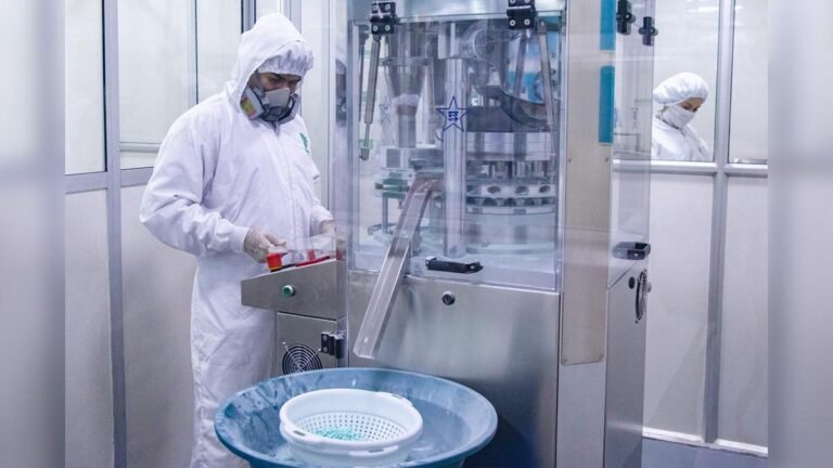 ¡Histórico! UdeA recibe aval para producir medicamentos contra la malaria en Colombia