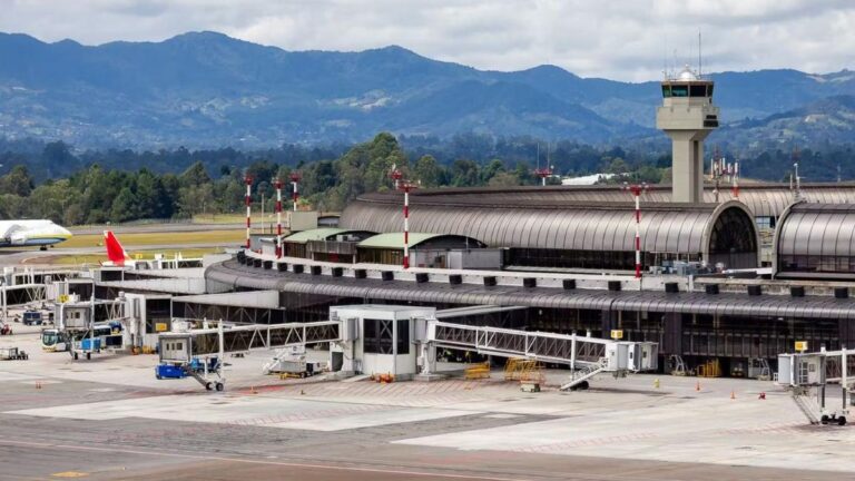 Hubo alerta en el José María Córdova: dron no autorizado obligó a suspender vuelos temporalmente