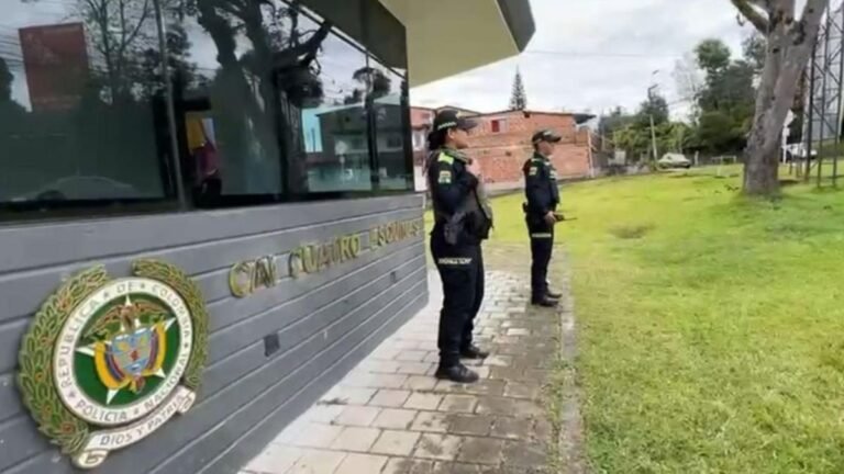 ¿Si ya están en funcionamiento los dos CAI, por qué interceptaron el teléfono del gobernador de Antioquia?