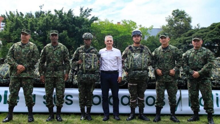 Interceptaron la línea del gobernador de Antioquia Andrés Julián Rendón en investigación por contratos de CAI en Rionegro