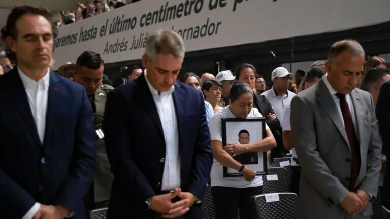 Antioquia rindió homenaje póstumo a los 13 policías asesinados en Amalfi
