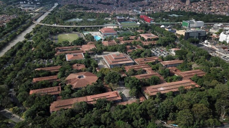 U. de Antioquia bajo lupa del Ministerio de Educación: designan inspector y ordenan plan urgente de mejoramiento