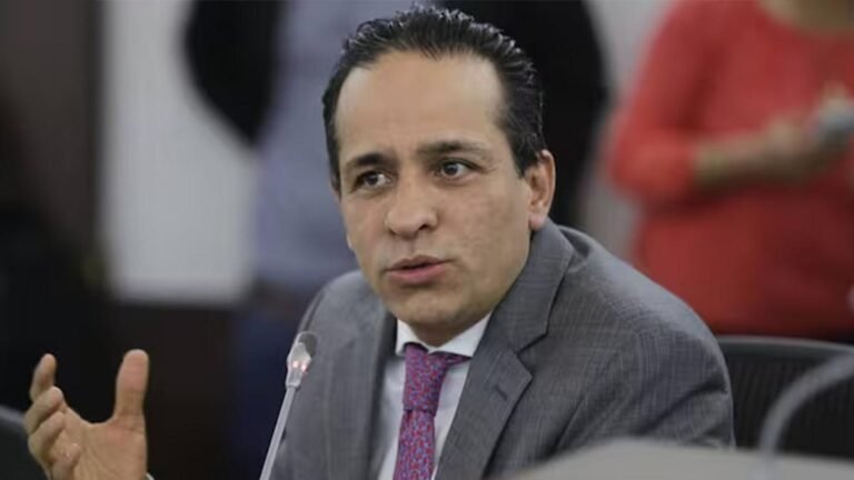 Corte Constitucional tumba fallo por doble militancia contra Alexander López y le devuelve curul en el Senado