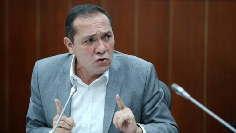 EPS y pacientes advierten déficit de $33 billones mientras MinSalud niega rezago en la UPC