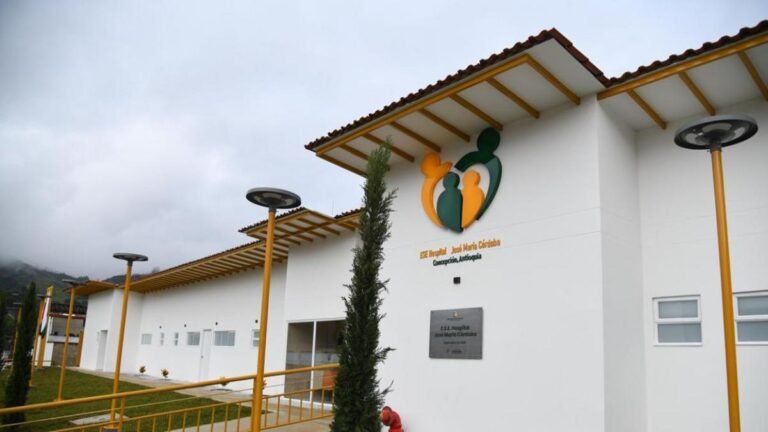 Entregan nuevo hospital en Concepción y anuncian obras viales por más de $11 mil millones