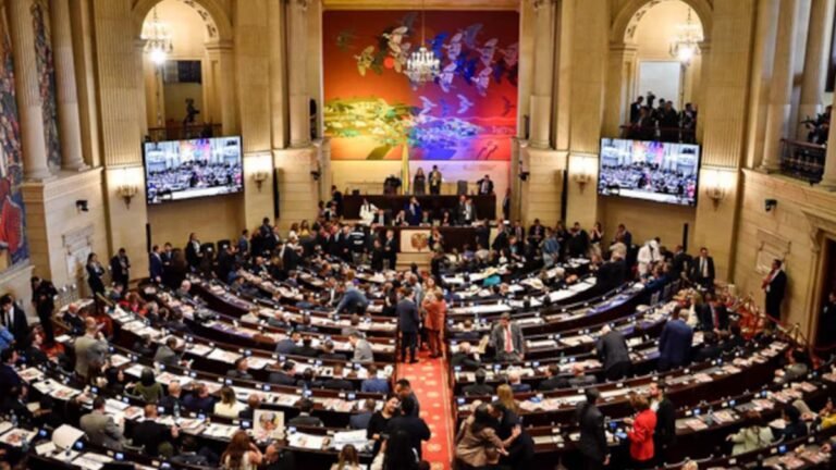 Gobierno destina $112,6 billones a la salud, presupuesto histórico pese a dudas en el Congreso