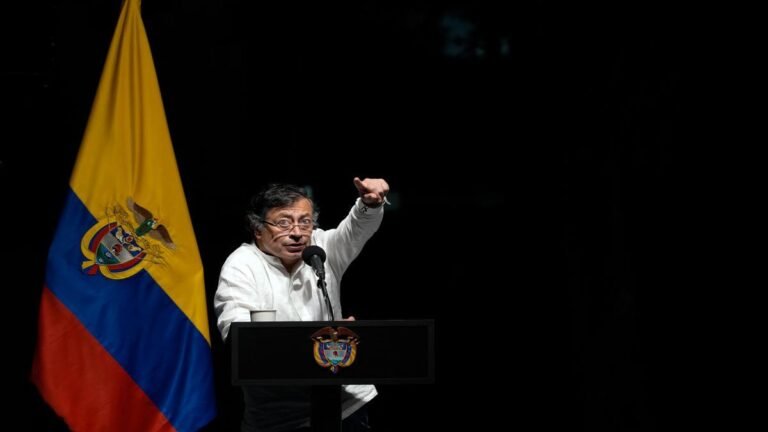“Cartel de los Soles no existe” Petro.