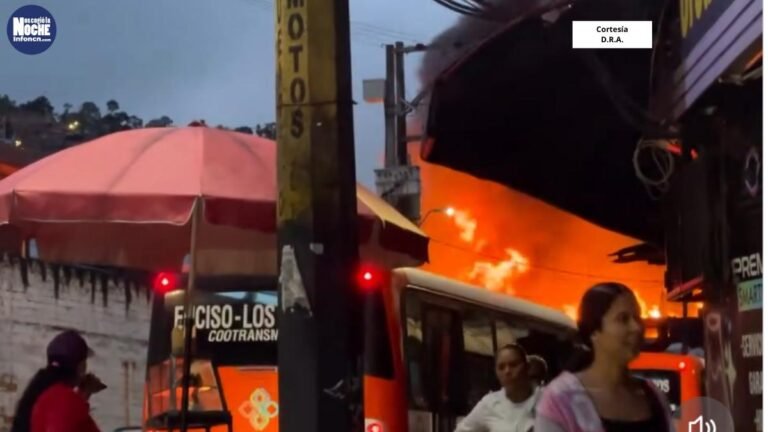 En Niquitao se presentó un voraz incendio en una chatarrería dejó 3 mascotas muertas