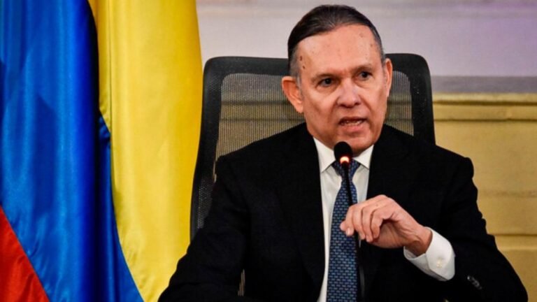 “Yo sé cómo ganarle a Petro”: Efraín Cepeda lanza su candidatura presidencial y promete orden, empleo y vivienda popular