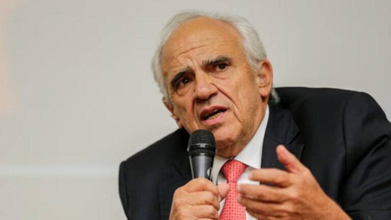 “Bienvenido Presidente Petro al mundo de los que no tenemos visa”: expresidente de Colombia, Ernesto Samper