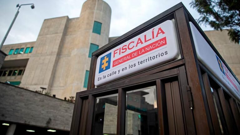 Fiscalía ordena liberar a criminales capturados en flagrancia si están en diálogos de paz