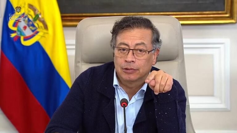 Petro lanza plan de una ‘nueva Telecom’ y acusa a gobiernos pasados de frenar el progreso digital