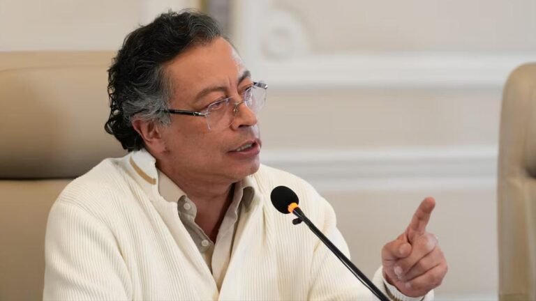 Petro ordena cambios en la Embajada de China por presunto sabotaje diplomático