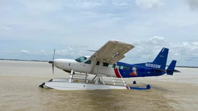 Histórico: un hidroavión volvió a acuatizar en Colombia después de 50 años