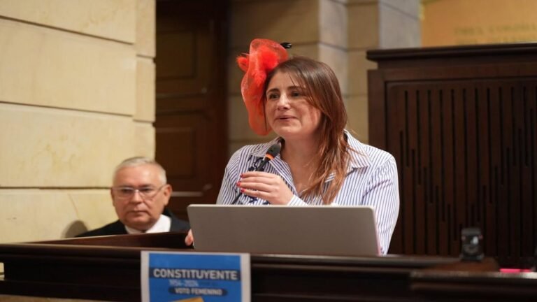 Defensora Iris Marín genera revuelo ¿Intromisión en elección?