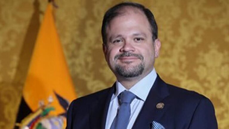 Ministro del Interior de Ecuador revela detalles del polémico viaje de Petro a Manta