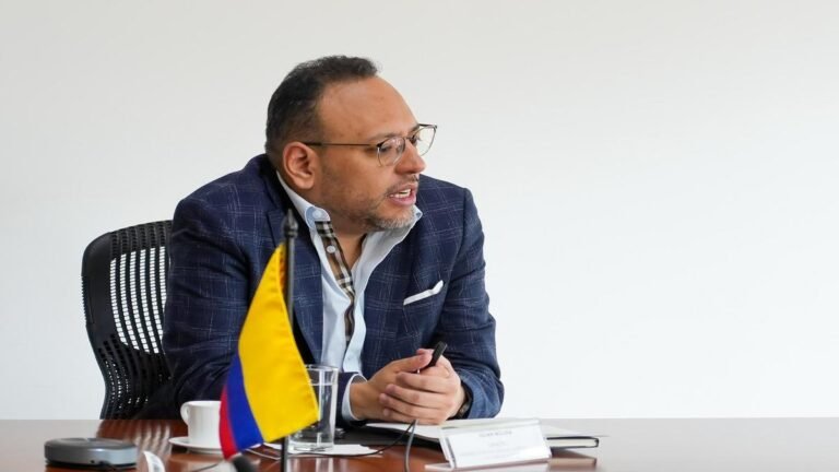 Gobierno confirma salida de MinTic.