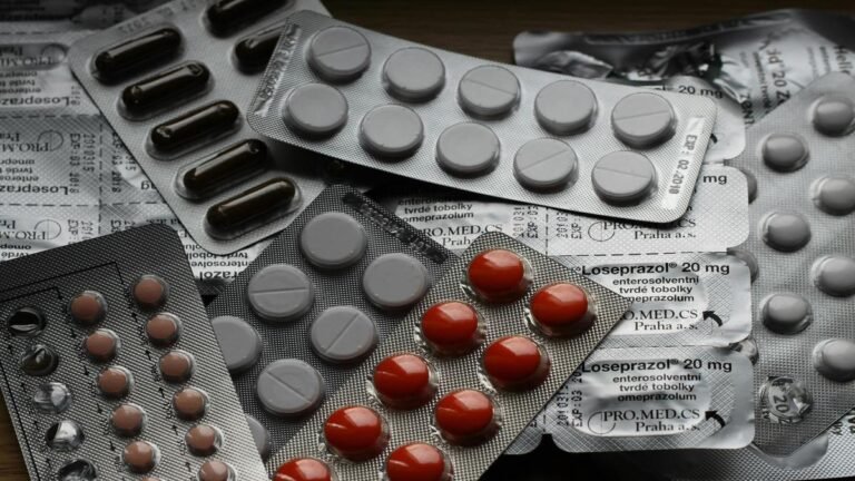 Farmacéuticas se desploman tras amenaza arancelaria de Trump